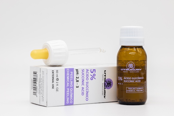 Bernsteinsäure-Peeling von Utsukusy Cosmetics